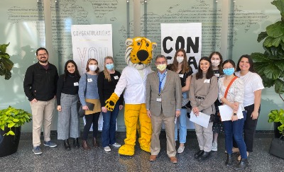 Dr. Barohn and a group of SOM students