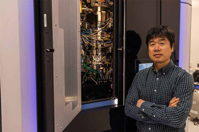  Min Su, director of the Electron Microscopy Core