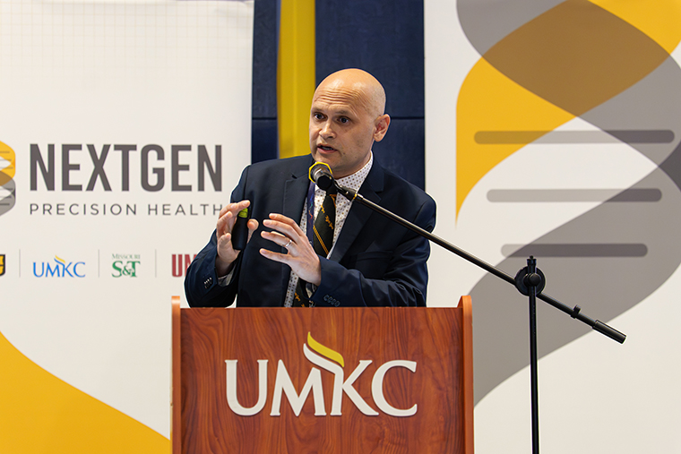 Jussuf Kaifi, MD, presents at the Pathways 2025 event on Friday, March 14 on his recent research publication “Preclinical Models to Study Lung Cancer Progression with Translational Relevance.”